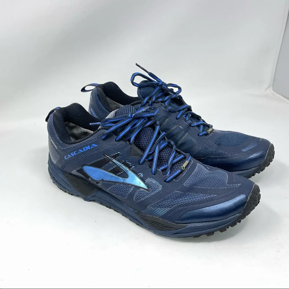 Brooks Cascadia 11 in size 11 medium